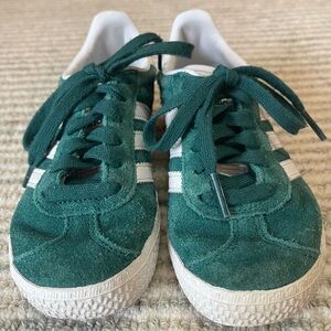 Adidas Kids Sneakers in Forest Green and White